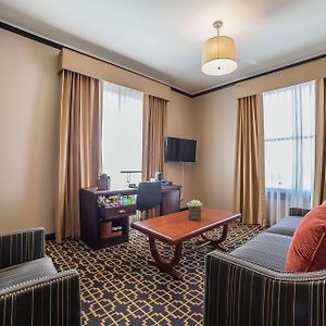 One-Bedroom King Suite